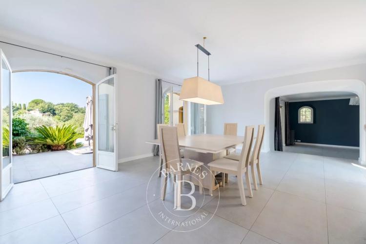 3 mn de Valbonne Village - Villa familiale au calme avec vue dégagée collines