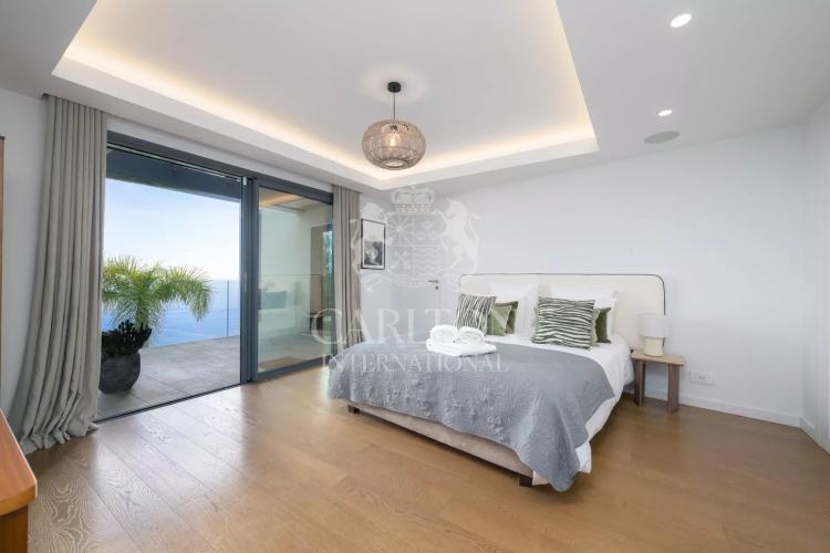 Villa contemporaine d’exception avec vue sur mer et deux piscines – Aux portes de Monaco