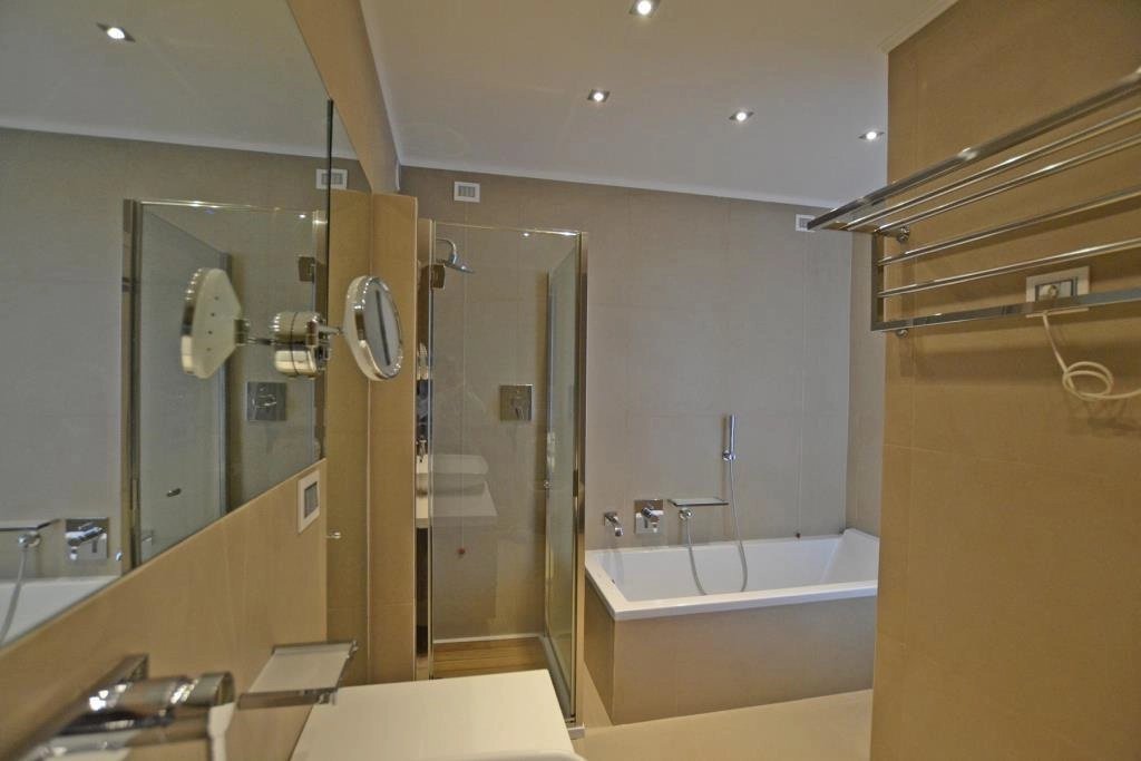 Cap d'Ail - Location - Villa moderne dans un domaine privé avec accès à la plage
