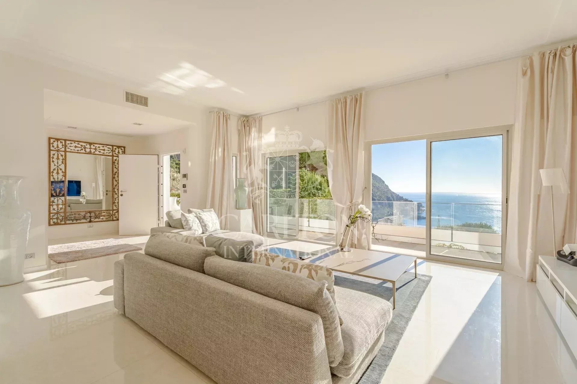 Villa contemporaine avec vue mer panoramique à Èze Bord de Mer