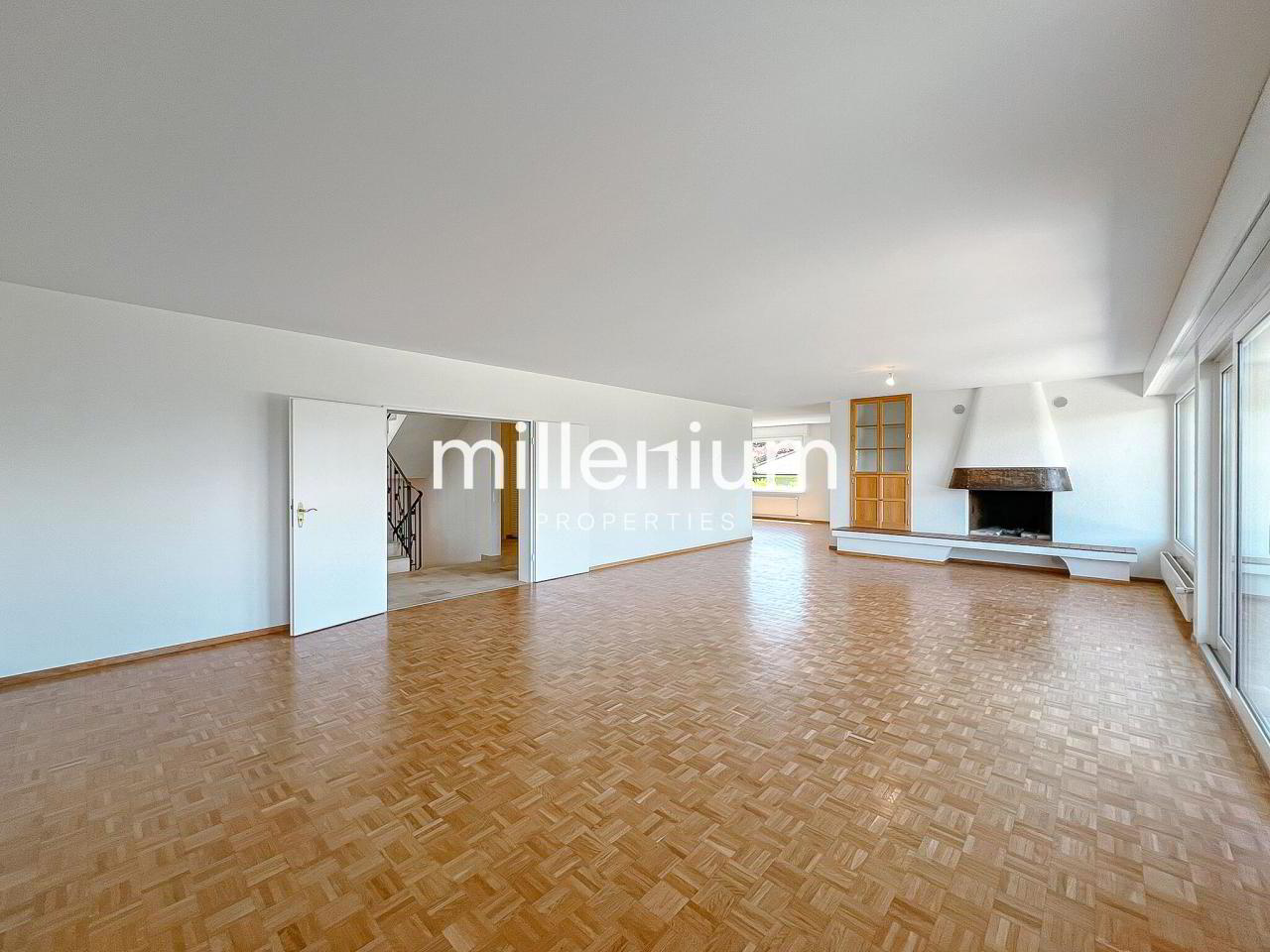 ebcsQ_lookmove_237715846_6.jpg