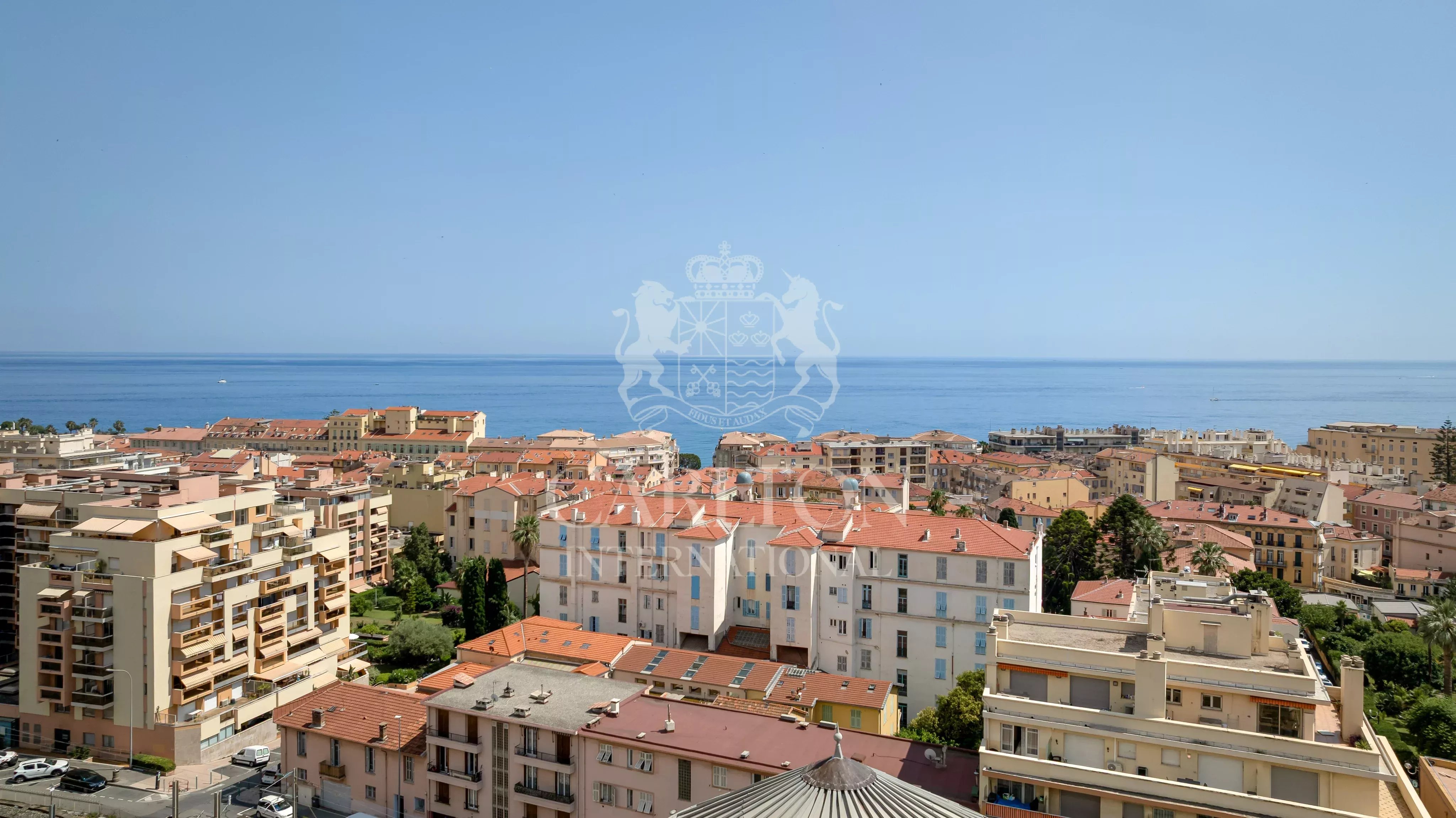 Villa  avec vue mer et accès facile au centre-ville - Opportunité d'investissement