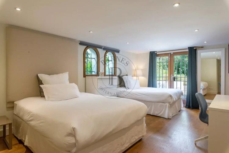 MOUGINS – VILLA PROVENÇALE – DOMAINE SÉCURISÉ