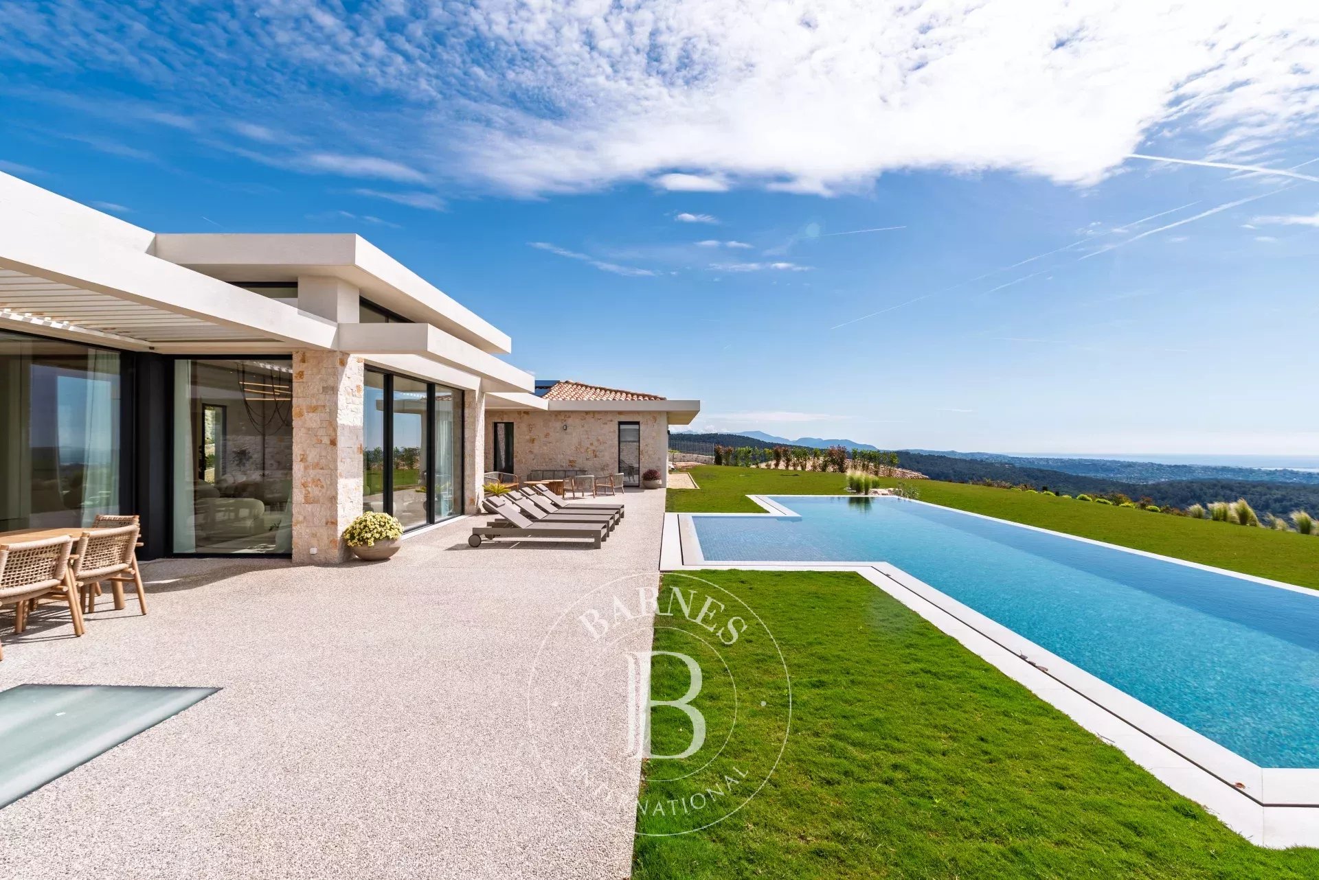 Roquefort-les-Pins - Domaine résidentiel très prisé - Villa neuve vue mer panoramique