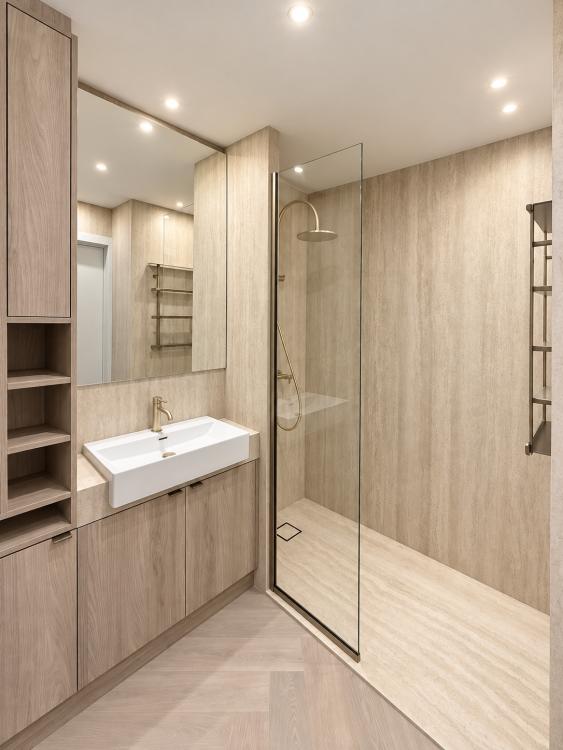 TRÈS BEAU STUDIO RÉNOVÉ MEUBLÉ AVEC APERÇU MER