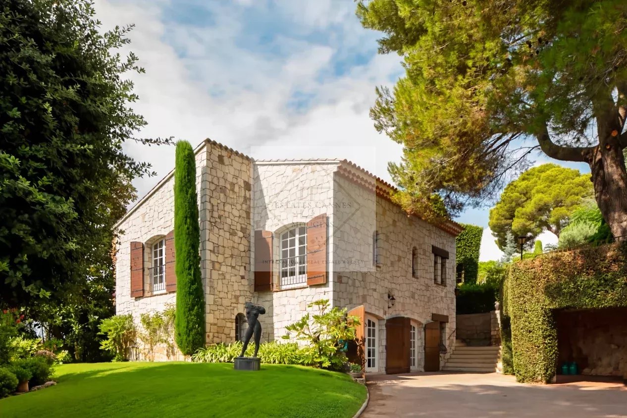Élégante maison en pierre rénovée – Charme provençal près du Cap d’Antibes