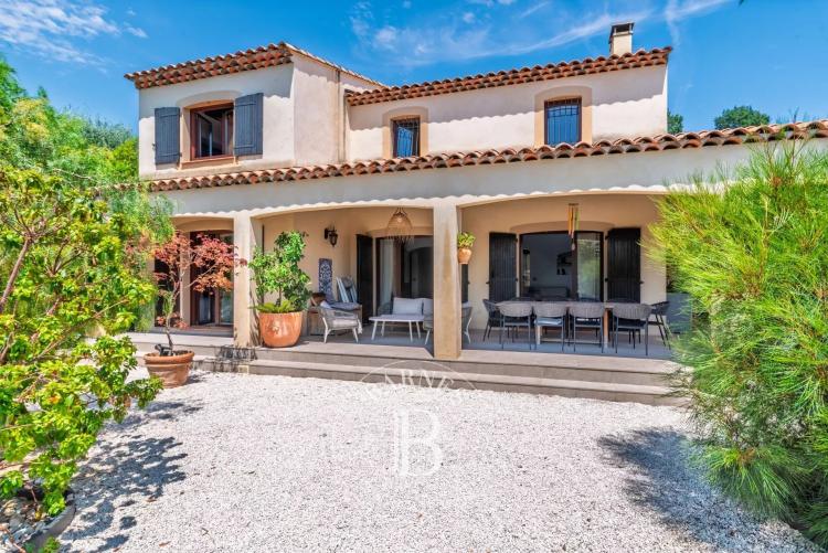 Vence – Villa au cœur d’un domaine fermé - 5 chambres - vue  village et collines