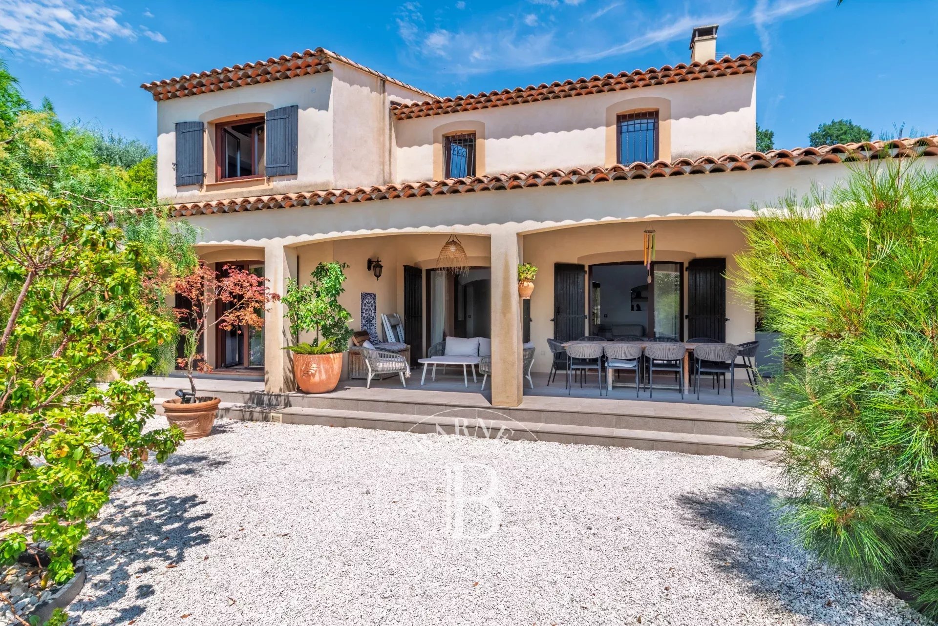 Vence – Villa au cœur d’un domaine fermé - 5 chambres - vue  village et collines