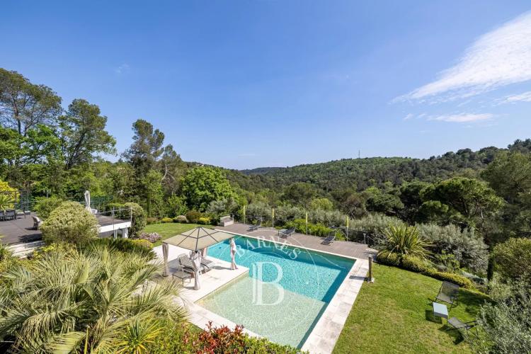 Valbonne - Domaine fermé - Exceptionnelle propriété au calme avec maison d'amis à 3 minutes du village