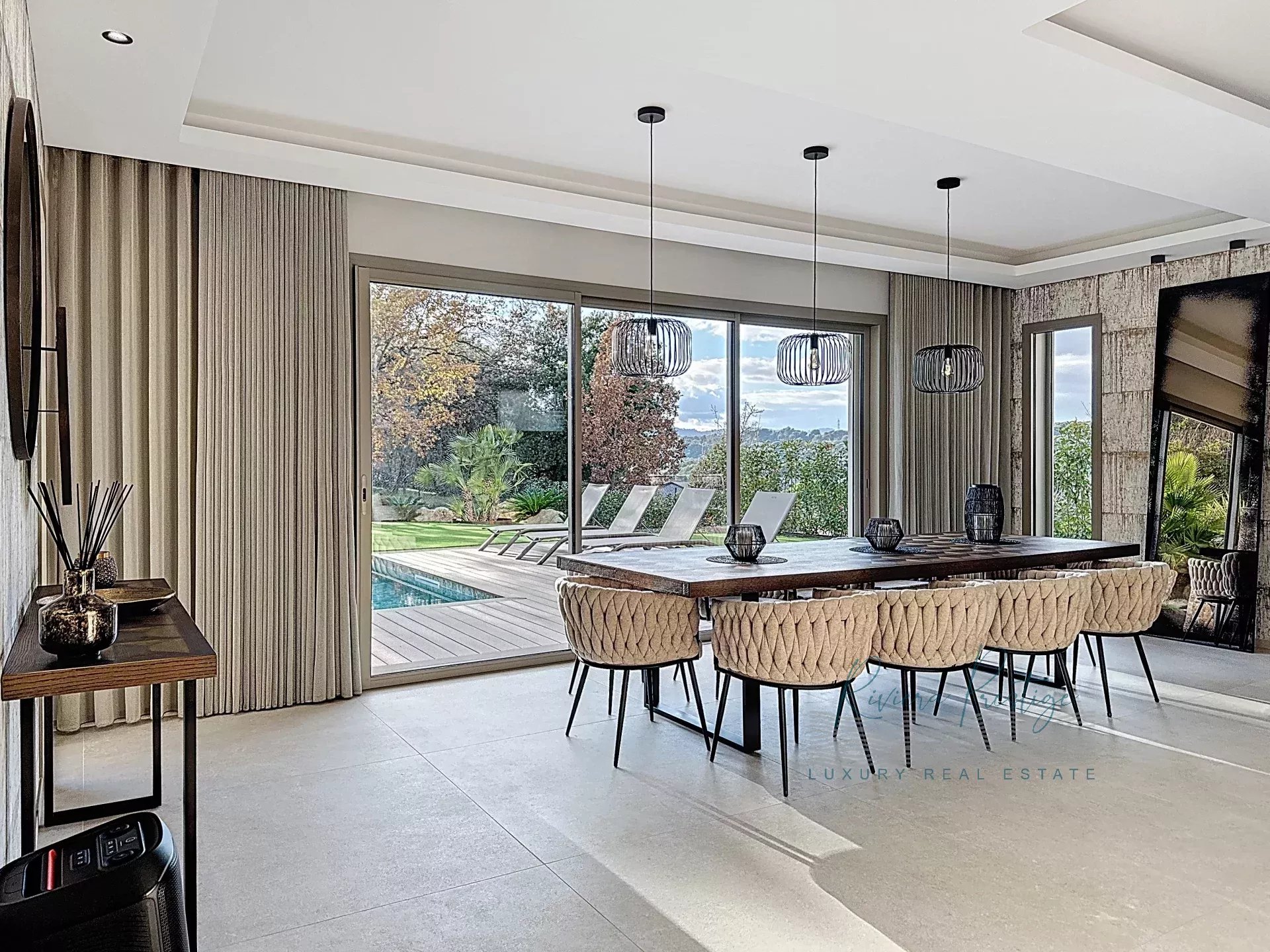 MOUGINS - villa contemporaine neuve