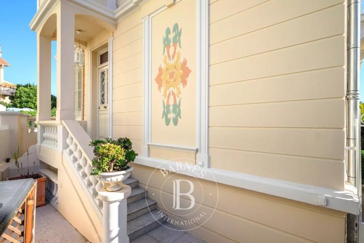 BEAULIEU-SUR-MER – APPARTEMENT D’EXCEPTION DANS UNE VILLA INDÉPENDANTE