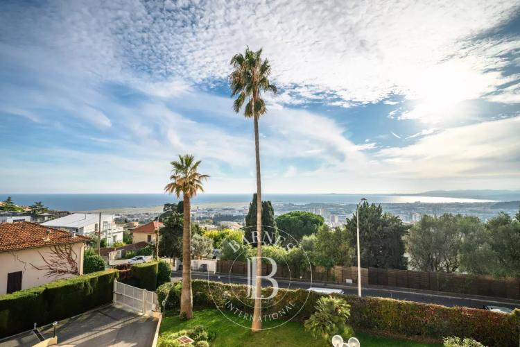 NICE – LA LANTERNE — APPARTEMENT TRAVERSANT AVEC VUES MER & GRANDE TERRASSE