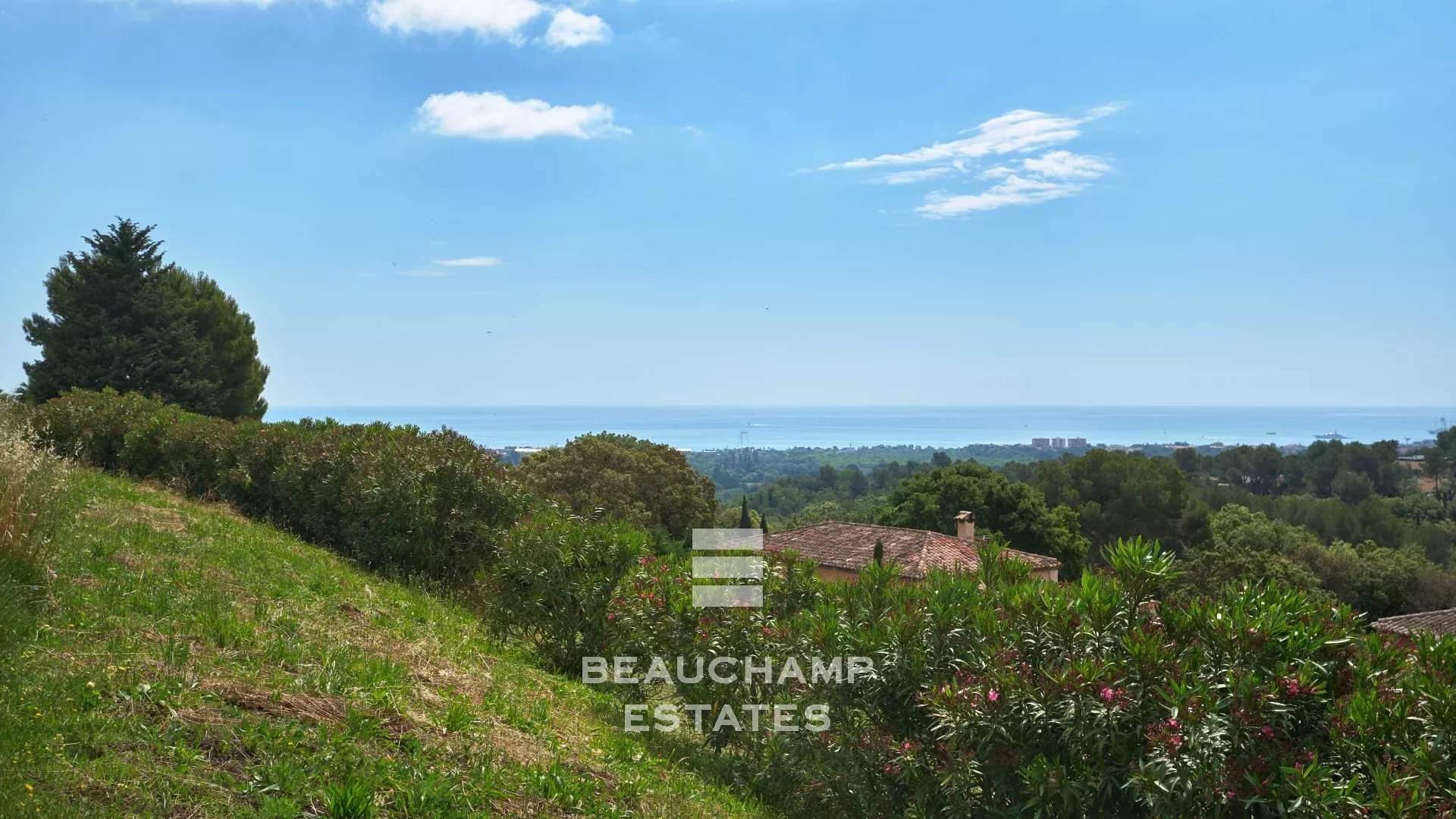 Terrain de 1 813 m² avec Vue Mer – Biot