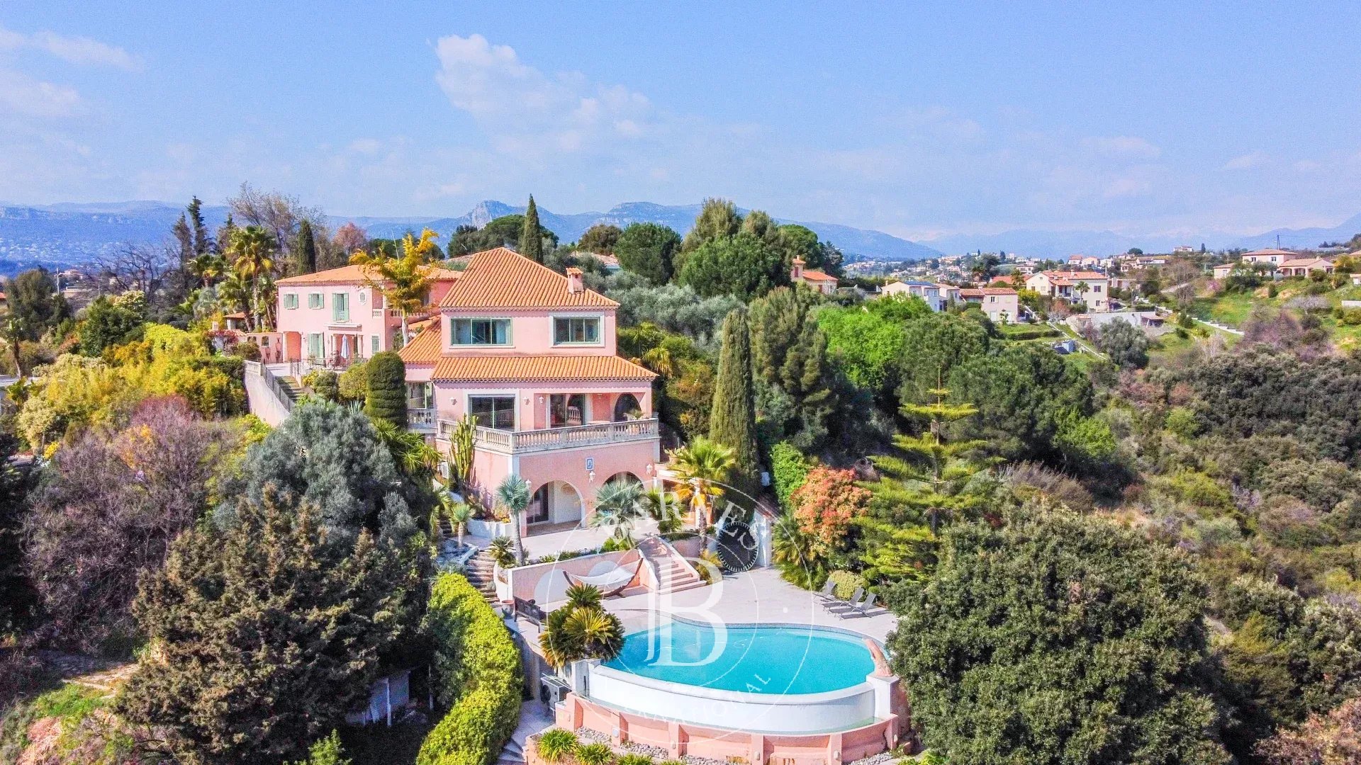 CAGNES-SUR-MER – PROPRIÉTÉ D’EXCEPTION EN POSITION DOMINANTE – VUE PANORAMIQUE MER