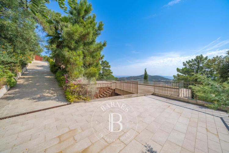 SUPERBE VILLA : THEOULE SUR MER