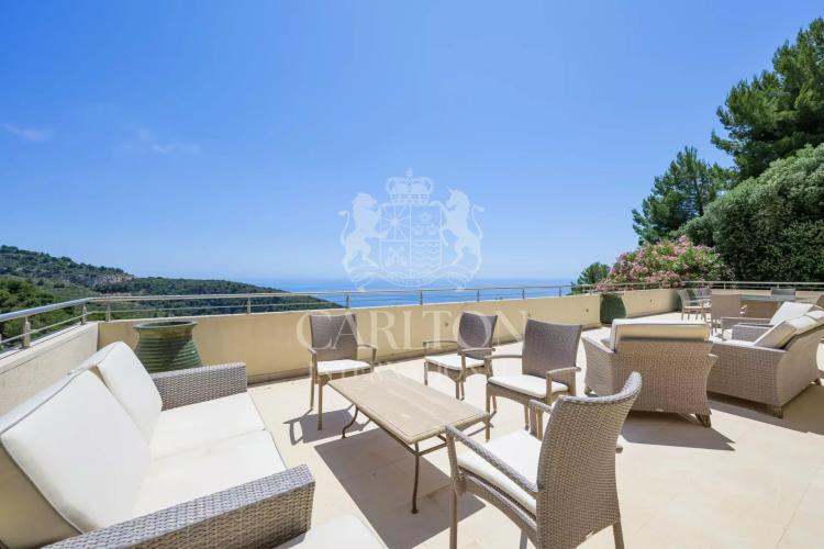 Eze, à quelques minutes de Monaco, plages, importante propriété avec vue mer époustouflante.