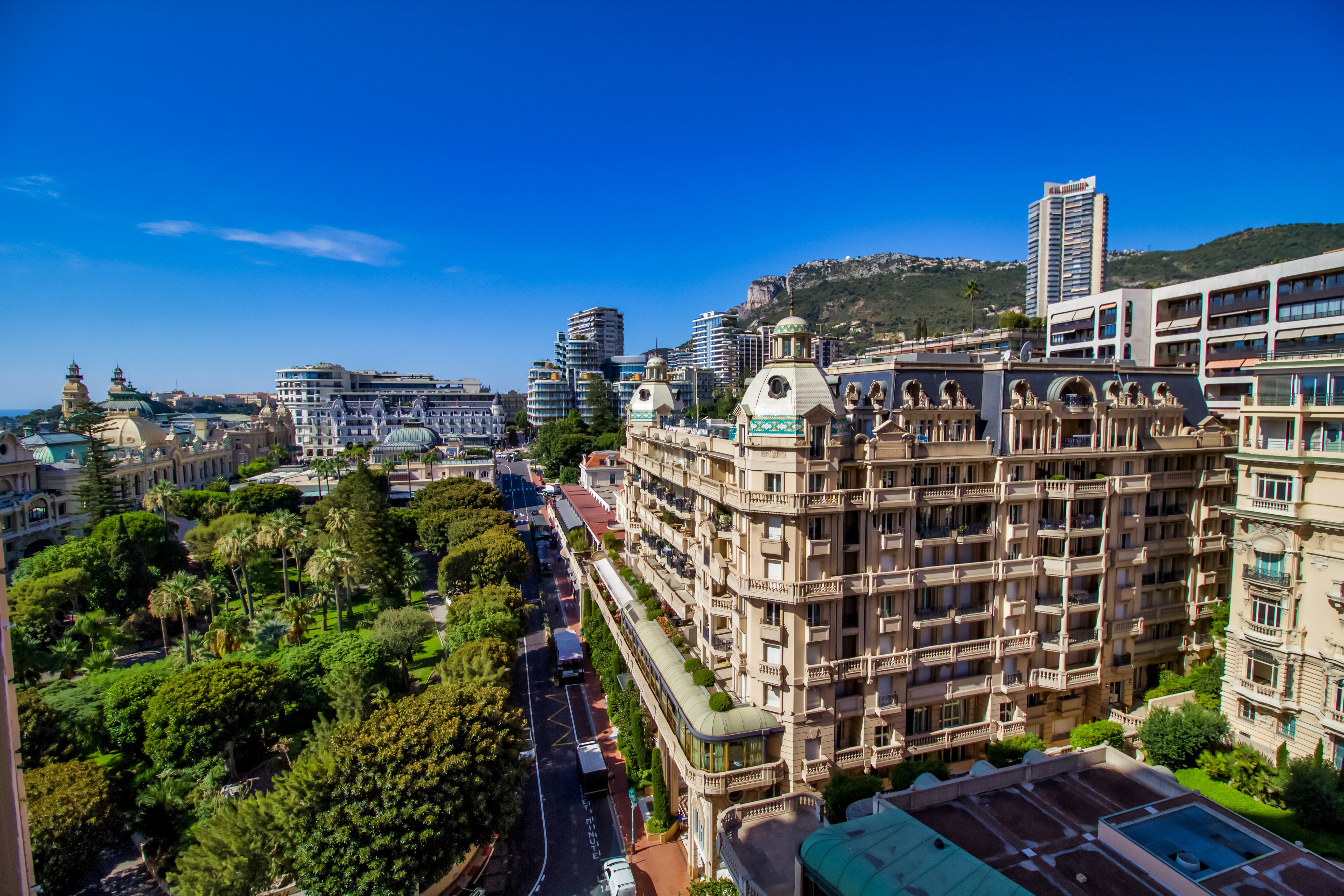 MIRABEAU : Rare appartement de 3 chambres à coucher et  belle vue mer