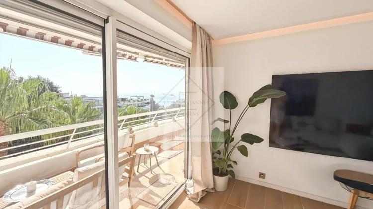 APPARTEMENT 3 PIÈCES RÉNOVÉ – MOURE ROUGE – VUE MER PANORAMIQUE