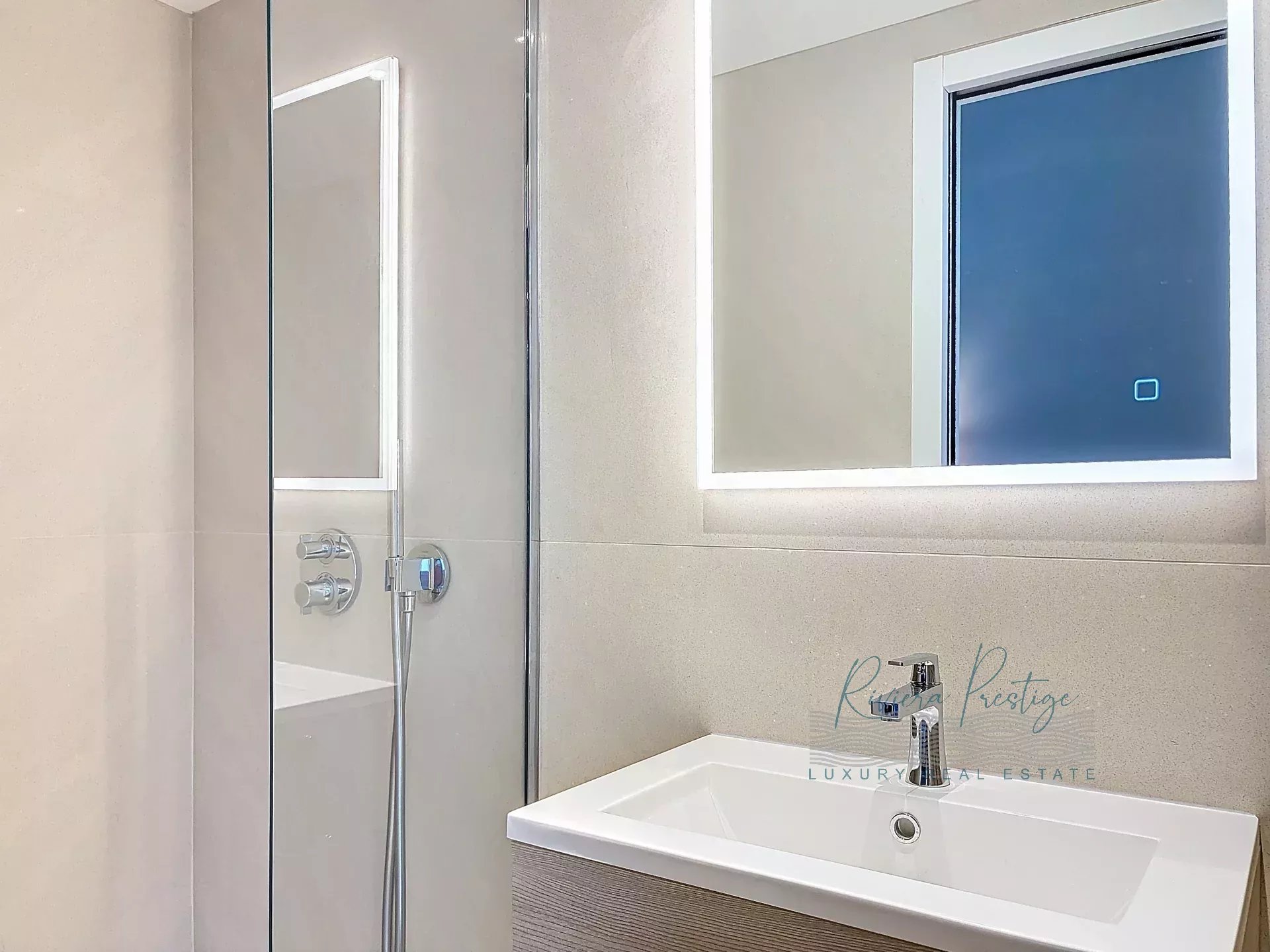 Appartement Bourgeois - 4 pièces - Cannes Basse Californie