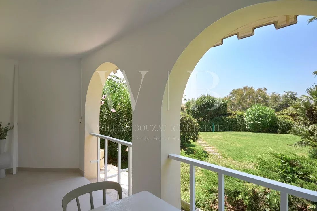 Cannes, la Californie - 2 Pièces contemporain dans résidence de grand standing avec piscine intérieure