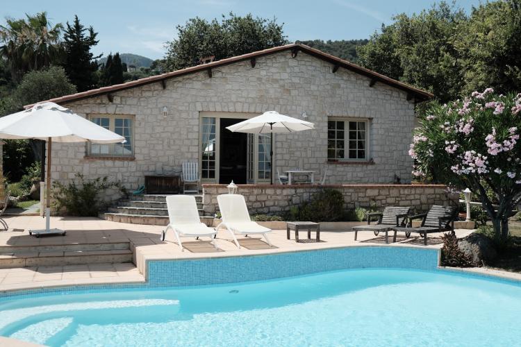 VENTE MAGNIFIQUE VILLA AVEC PISCINE RCM