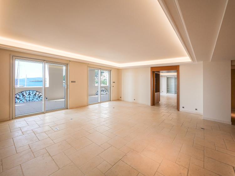 PALAZZO LEONARDO - APPARTEMENT SUR UN ÉTAGE ENTIER - VUE MER