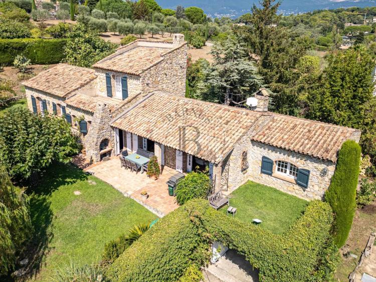 PROCHE MOUGINS – MAS EN PIERRE