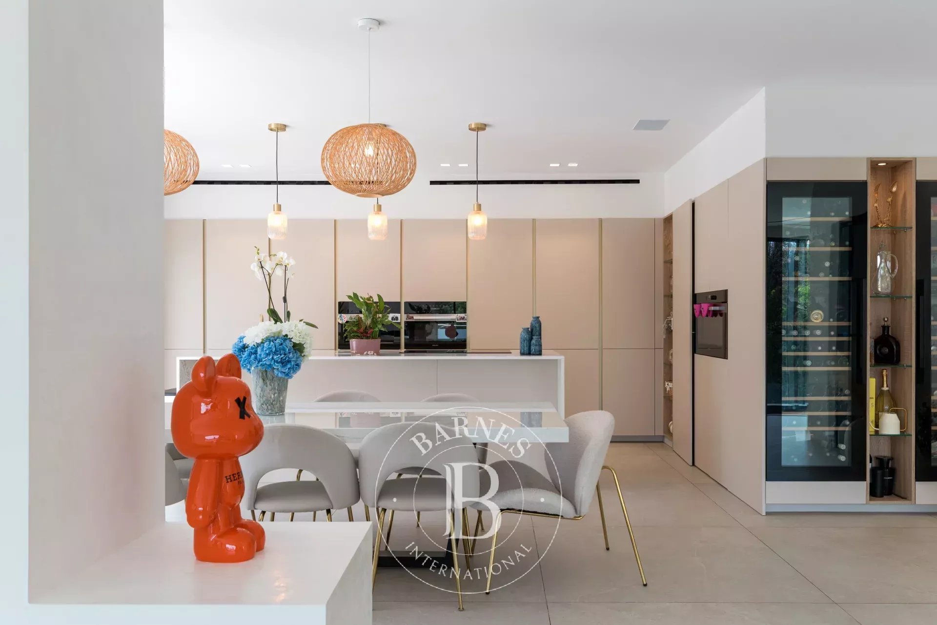5mn de Valbonne - Magnifique maison contemporaine – 5 chambres – Domotique – Piscine – Studio indépendant