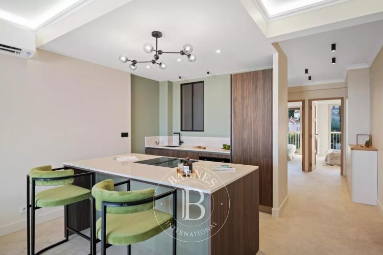 BEAULIEU-SUR-MER – APPARTEMENT D’EXCEPTION AU DERNIER ÉTAGE - VUE MER ET MONTAGNE