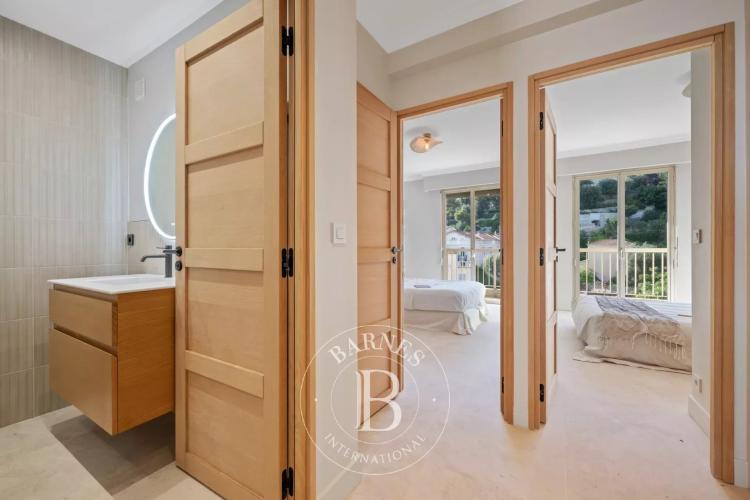 BEAULIEU-SUR-MER – APPARTEMENT D’EXCEPTION AU DERNIER ÉTAGE - VUE MER ET MONTAGNE
