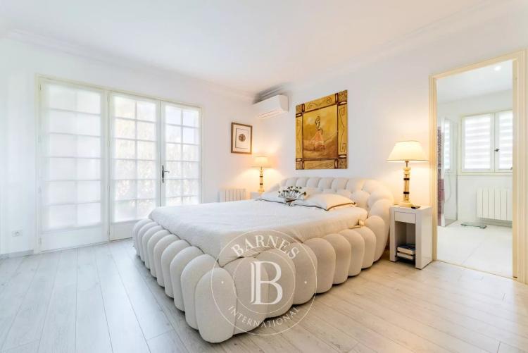 Le Rouret – Villa vue mer, domaine fermé, plein sud, 4 chambres, sous-sol complet
