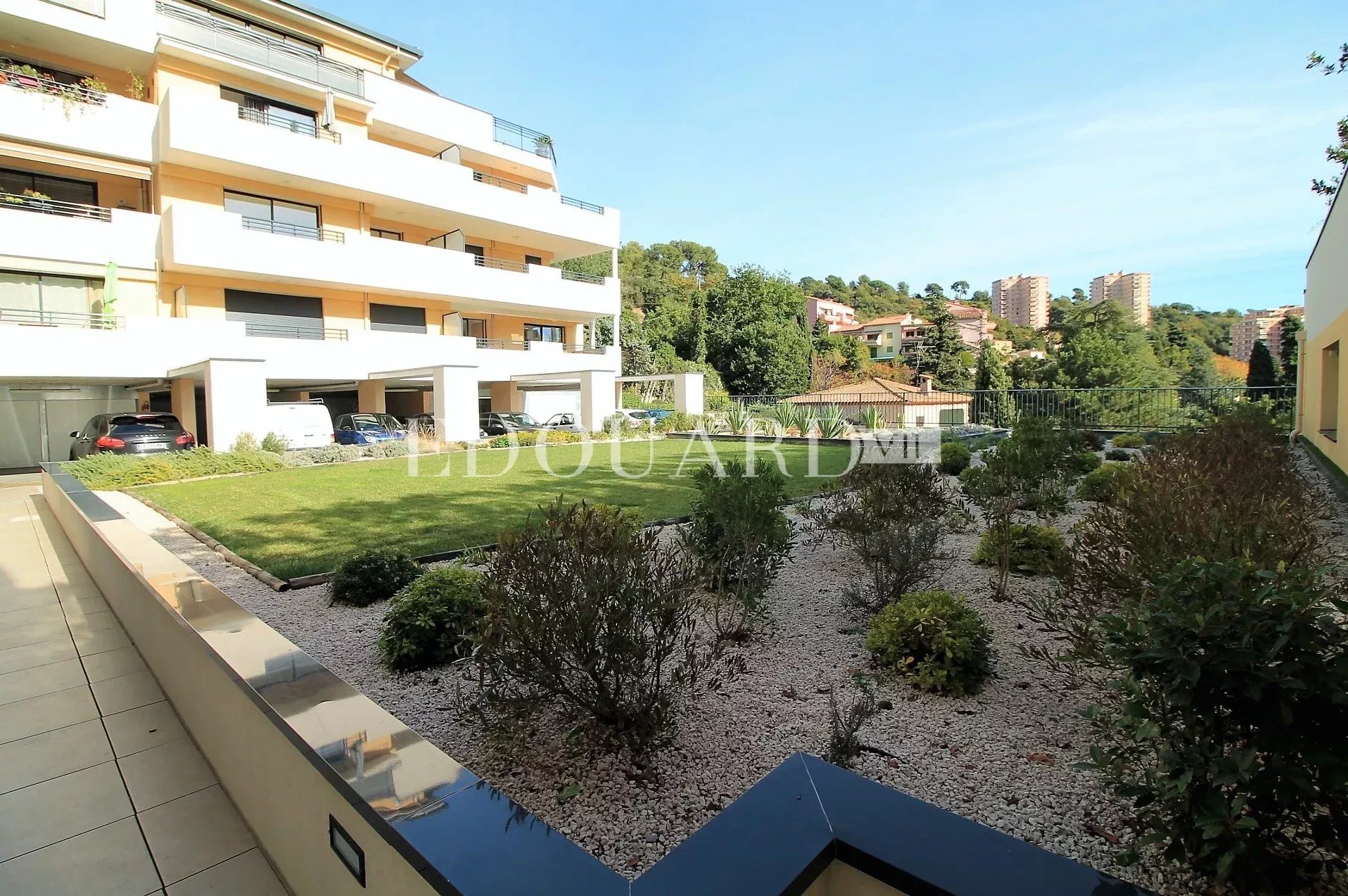 Bel trois pièces en excellent état dans résidence moderne avec piscine et performante sur le plan énergétique