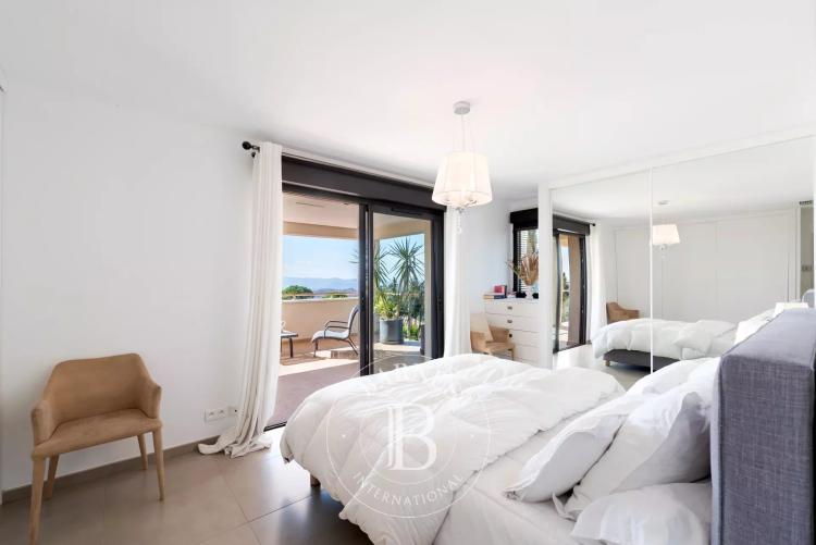 Châteauneuf-Grasse - Propriété contemporaine vue mer