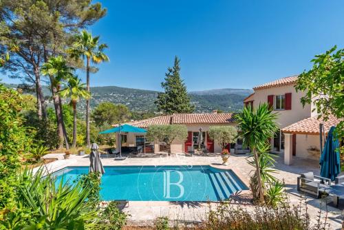 Peymeinade - Villa rénovée au calme absolu avec piscine