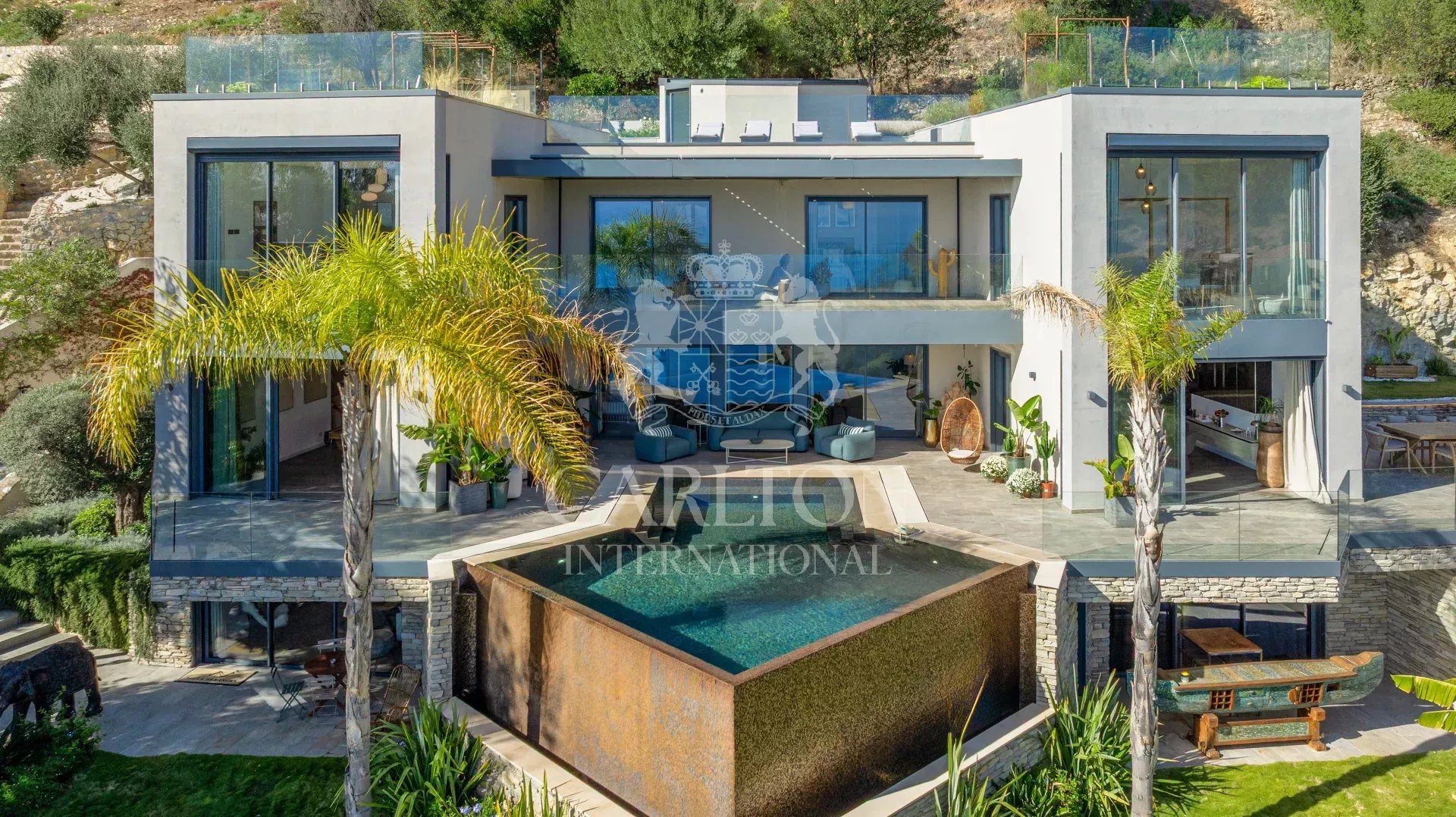 Villa contemporaine d’exception avec vue sur mer et deux piscines – Aux portes de Monaco