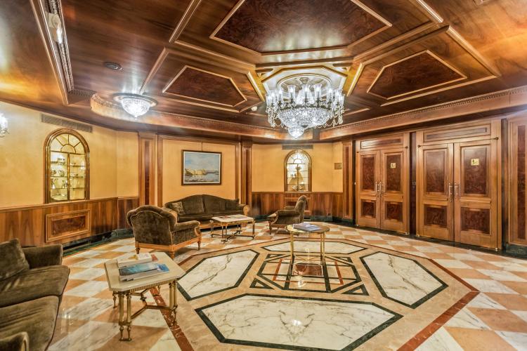 Résidence du Métropole – Élégant appartement de prestige de 3 chambres au cœur du Carré d’Or