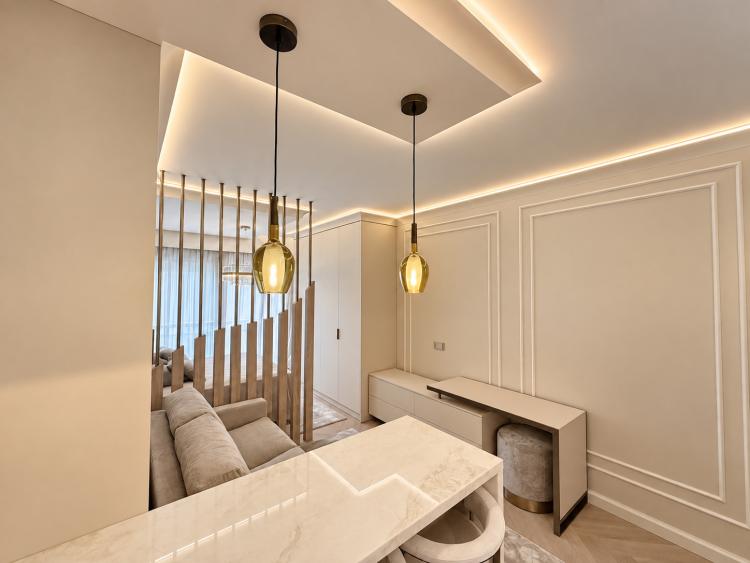 TRÈS BEAU STUDIO RÉNOVÉ MEUBLÉ AVEC APERÇU MER