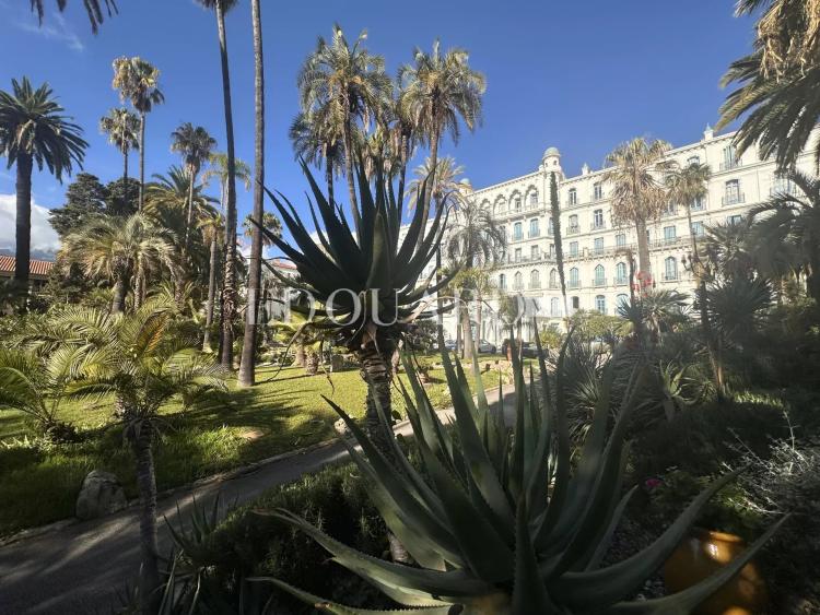 En exclusivité viager occupé sur une tête née en 1947, avec 600.000 € de bouquet plus 470 € de rente mensuelle