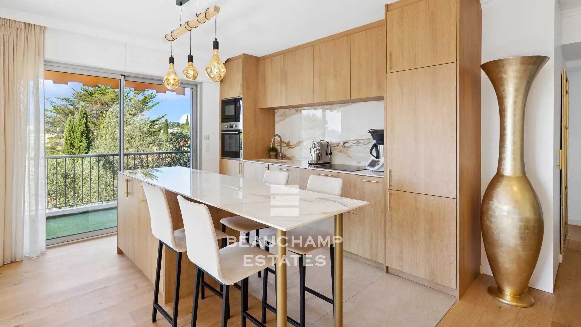 Appartement 3 pièces entièrement rénové avec vue mer - Le Cannet