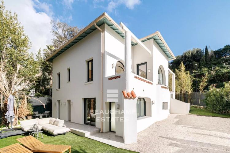 Villa contemporaine 4 chambres avec piscine intérieur - Cannes