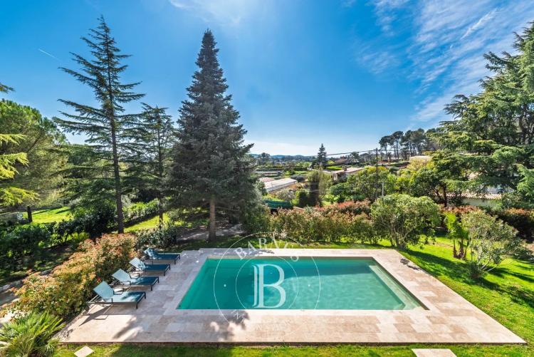 5 mn du village de Valbonne - Villa rénovée 5 chambres - Au calme absolu