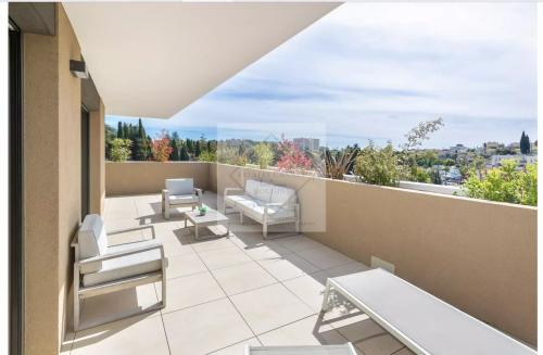 Dernier étage – Appartement 4 pièces neuf avec vue mer à Antibes