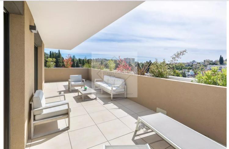 Dernier étage – Appartement 4 pièces neuf avec vue mer à Antibes