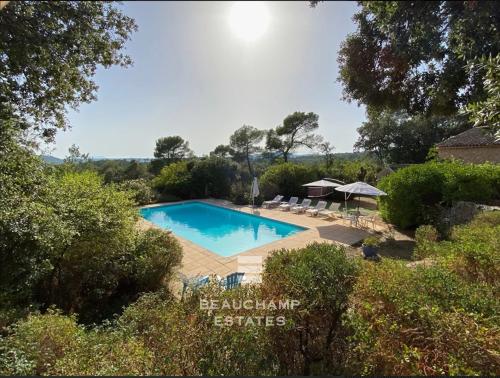 Bastide en pierre 7 chambres - Fox-Amphoux