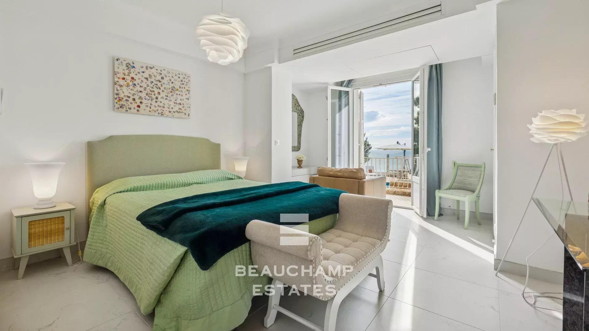 Saint-Jean-Cap-Ferrat – Villa Provençale avec Vue Mer Panoramique et Piscine Chauffée