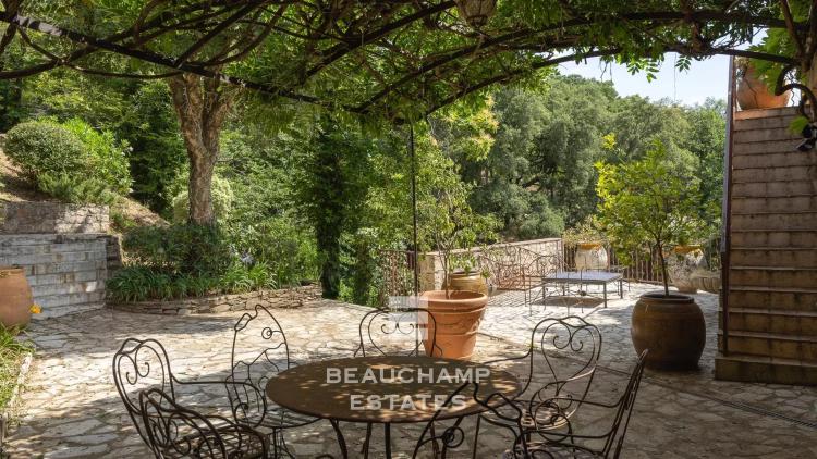 Villa de charme avec piscine et vue