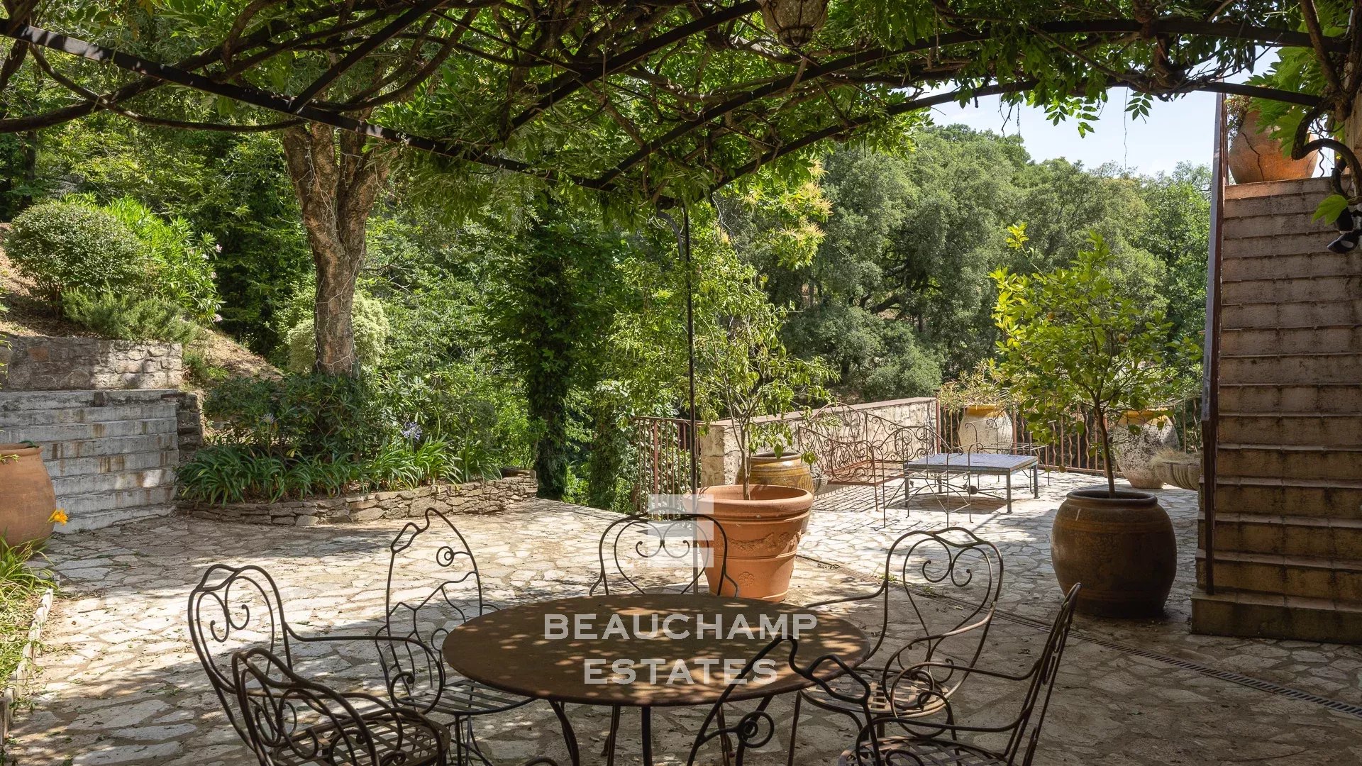 Villa de charme avec piscine et vue