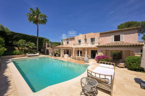 Biot – Élégante propriété au sein d’un domaine privé sécurisé