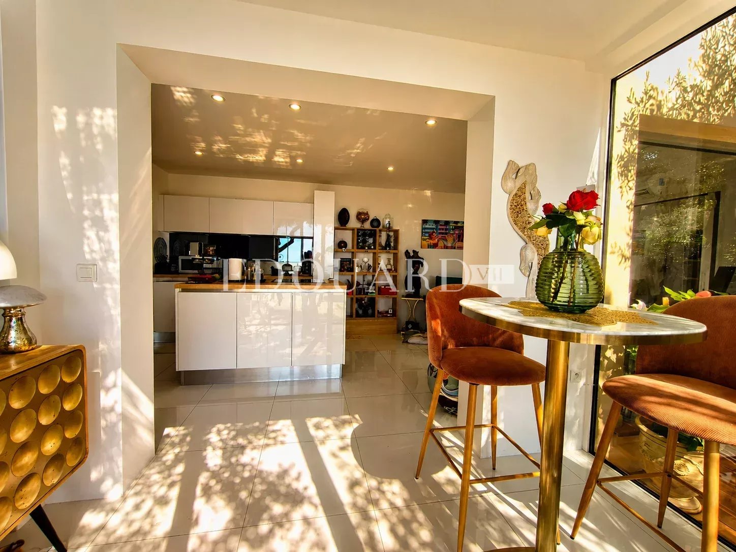 Roquebrune Cap Martin, trois pièces avec spectaculaire terrasse, petite piscine privée et superbe vue mer