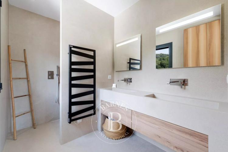 Saint-Paul-de-Vence - villa contemporaine avec piscine à deux pas du village